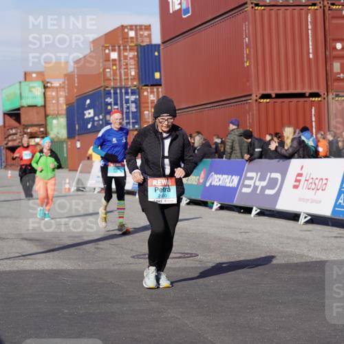 03.10.2025 - Köhlbrandbrückenlauf Michael Burmester http://msf.ph/oto/9027222 03.10.2025 10:30:58 Ziel 1763, 2252, 2468, 2900, 3510, 3664 meine-sportfotos.de