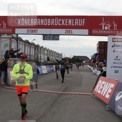 03.10.2025 - Köhlbrandbrückenlauf Julia Fischer http://msf.ph/oto/9027234 03.10.2025 16:03:15 Ziel 7016, 7098, 7125, 7231, 7265, 7290, 7300, 7721, 8994, 9294, 9569, 9570, 9657 meine-sportfotos.de