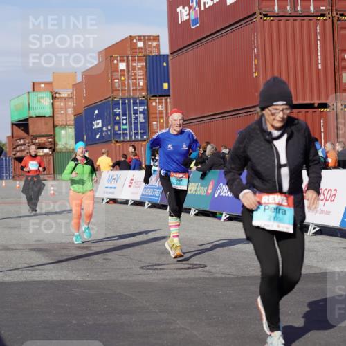 03.10.2025 - Köhlbrandbrückenlauf Michael Burmester http://msf.ph/oto/9027244 03.10.2025 10:30:59 Ziel 1763, 2468, 2900, 3510, 3664 meine-sportfotos.de