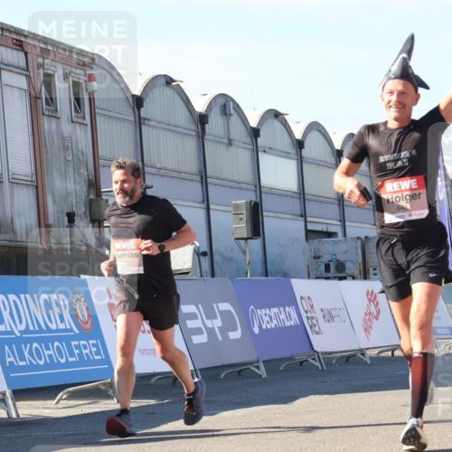 03.10.2025 - Köhlbrandbrückenlauf Luisa Fischer http://msf.ph/oto/9027253 03.10.2025 12:57:02 Ziel 4042, 4068, 4086, 4115, 5846, 5898, 6016, 6417 meine-sportfotos.de