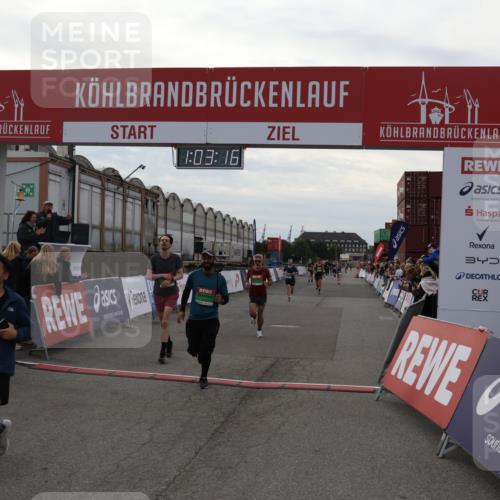 03.10.2025 - Köhlbrandbrückenlauf Julia Fischer http://msf.ph/oto/9027256 03.10.2025 16:03:16 Ziel 7016, 7098, 7125, 7231, 7265, 7290, 7300, 7721, 8994, 9294, 9305, 9569, 9570, 9657 meine-sportfotos.de