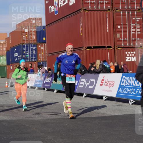 03.10.2025 - Köhlbrandbrückenlauf Michael Burmester http://msf.ph/oto/9027259 03.10.2025 10:31:00 Ziel 1763, 2468, 2900, 3510, 3664 meine-sportfotos.de
