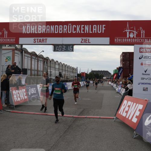 03.10.2025 - Köhlbrandbrückenlauf Julia Fischer http://msf.ph/oto/9027262 03.10.2025 16:03:17 Ziel 7016, 7098, 7231, 7265, 7290, 7300, 7721, 8994, 9294, 9305, 9569, 9570, 9657 meine-sportfotos.de