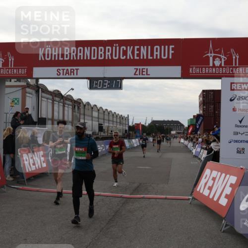 03.10.2025 - Köhlbrandbrückenlauf Julia Fischer http://msf.ph/oto/9027270 03.10.2025 16:03:17 Ziel 7016, 7098, 7231, 7265, 7290, 7300, 7721, 8994, 9294, 9305, 9569, 9570, 9657 meine-sportfotos.de