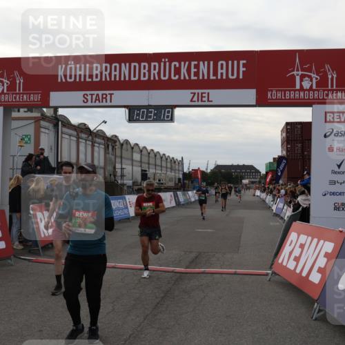 03.10.2025 - Köhlbrandbrückenlauf Julia Fischer http://msf.ph/oto/9027279 03.10.2025 16:03:18 Ziel 7016, 7098, 7231, 7265, 7290, 7300, 7721, 7873, 8994, 9305, 9569, 9570, 9657 meine-sportfotos.de