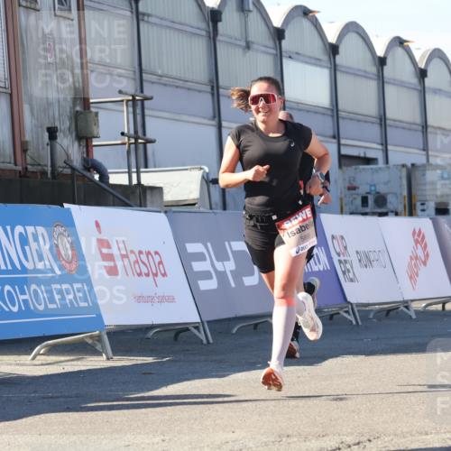 03.10.2025 - Köhlbrandbrückenlauf Luisa Fischer http://msf.ph/oto/9027283 03.10.2025 12:57:06 Ziel 4042, 4068, 4080, 4086, 5846, 5898, 6016, 6417, 6629, 6819 meine-sportfotos.de