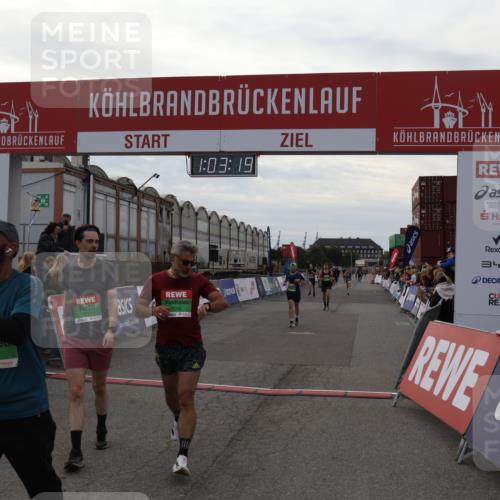 03.10.2025 - Köhlbrandbrückenlauf Julia Fischer http://msf.ph/oto/9027290 03.10.2025 16:03:19 Ziel 7016, 7098, 7231, 7265, 7290, 7300, 7721, 7873, 8994, 9305, 9657, 9678 meine-sportfotos.de