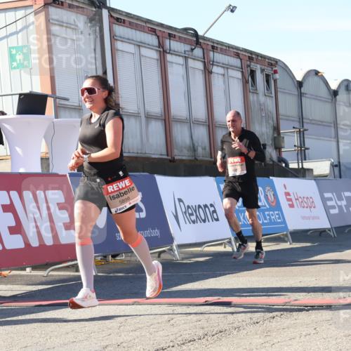 03.10.2025 - Köhlbrandbrückenlauf Luisa Fischer http://msf.ph/oto/9027305 03.10.2025 12:57:07 Ziel 4042, 4068, 4080, 4086, 5846, 5898, 6016, 6417, 6629, 6819 meine-sportfotos.de