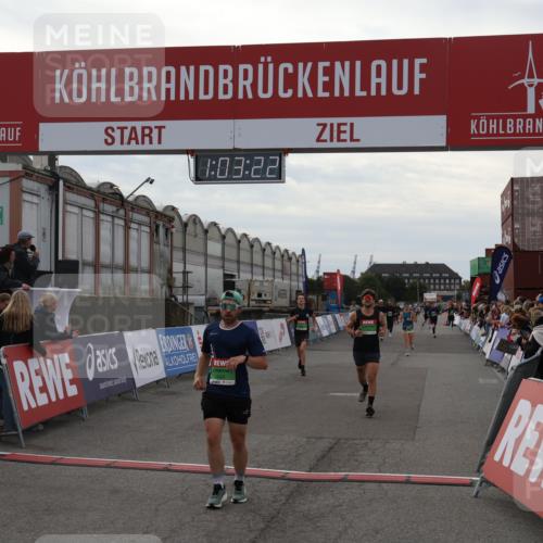 03.10.2025 - Köhlbrandbrückenlauf Julia Fischer http://msf.ph/oto/9027312 03.10.2025 16:03:23 Ziel 7013, 7016, 7098, 7721, 7873, 9305, 9657, 9678 meine-sportfotos.de