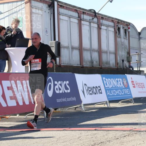 03.10.2025 - Köhlbrandbrückenlauf Luisa Fischer http://msf.ph/oto/9027323 03.10.2025 12:57:09 Ziel 4042, 4068, 4080, 4086, 4251, 5699, 5846, 5898, 5926, 6417, 6629, 6819 meine-sportfotos.de