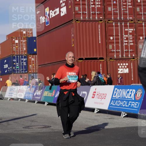 03.10.2025 - Köhlbrandbrückenlauf Michael Burmester http://msf.ph/oto/9027328 03.10.2025 10:31:06 Ziel 1763, 2205, 2468, 3663, 3664 meine-sportfotos.de