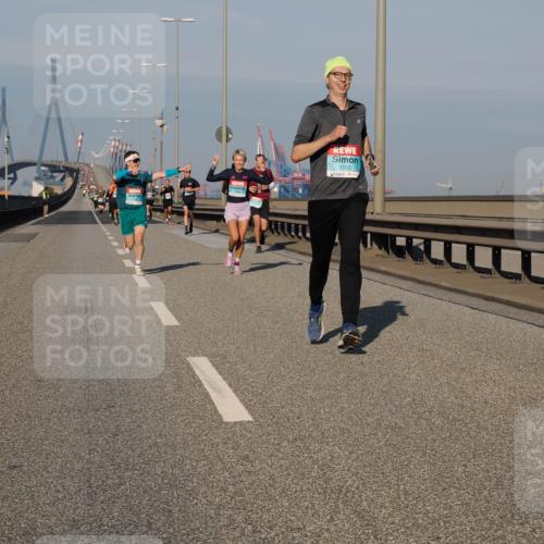 03.10.2025 - Köhlbrandbrückenlauf Fabian Wolf http://msf.ph/oto/9027332 03.10.2025 09:43:07 Position 3 1103 meine-sportfotos.de