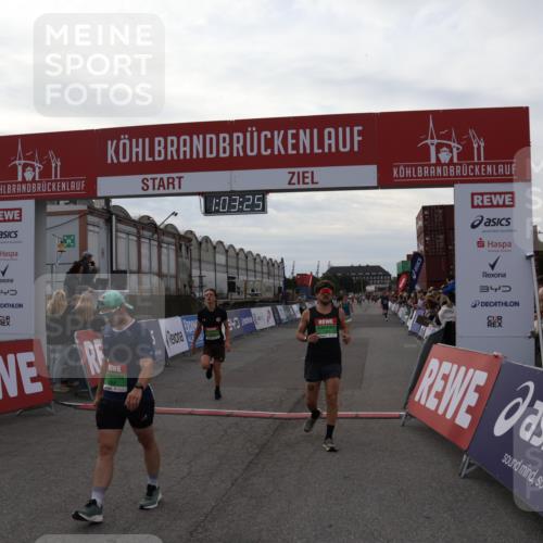 03.10.2025 - Köhlbrandbrückenlauf Julia Fischer http://msf.ph/oto/9027335 03.10.2025 16:03:25 Ziel 7013, 7016, 7094, 7098, 7721, 7873, 9305, 9678 meine-sportfotos.de