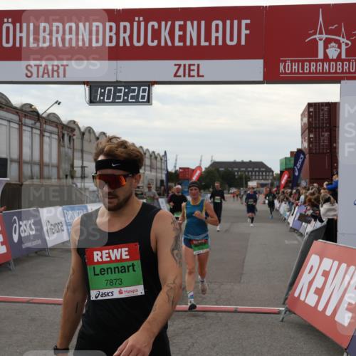 03.10.2025 - Köhlbrandbrückenlauf Julia Fischer http://msf.ph/oto/9027351 03.10.2025 16:03:29 Ziel 7013, 7094, 7224, 7418, 7485, 7873, 9103, 9305, 9678 meine-sportfotos.de