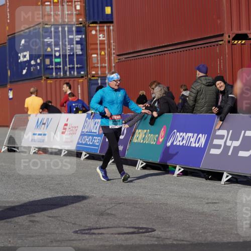 03.10.2025 - Köhlbrandbrückenlauf Michael Burmester http://msf.ph/oto/9027378 03.10.2025 10:31:13 Ziel 2205, 2443, 3072, 3663 meine-sportfotos.de