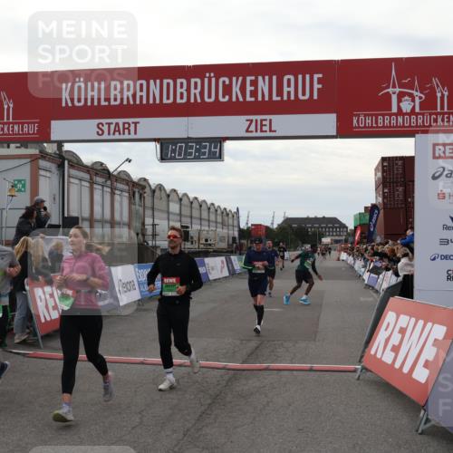 03.10.2025 - Köhlbrandbrückenlauf Julia Fischer http://msf.ph/oto/9027379 03.10.2025 16:03:34 Ziel 7013, 7094, 7224, 7284, 7418, 7485, 7873, 9103, 9632, 9678 meine-sportfotos.de