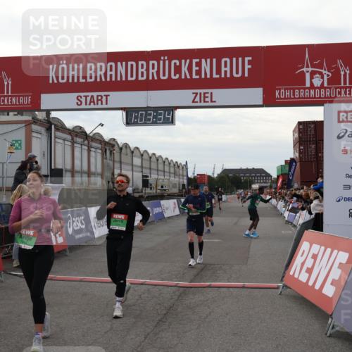 03.10.2025 - Köhlbrandbrückenlauf Julia Fischer http://msf.ph/oto/9027382 03.10.2025 16:03:34 Ziel 7013, 7094, 7224, 7284, 7418, 7485, 7873, 9103, 9632, 9678 meine-sportfotos.de