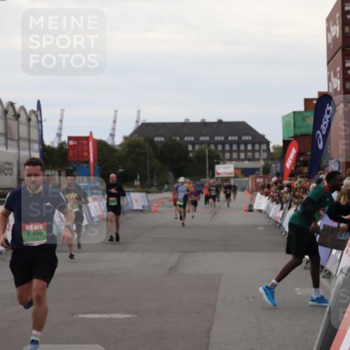 03.10.2025 - Köhlbrandbrückenlauf Julia Fischer http://msf.ph/oto/9027384 03.10.2025 16:03:36 Ziel 7013, 7094, 7224, 7284, 7418, 7485, 9103, 9632, 9666 meine-sportfotos.de