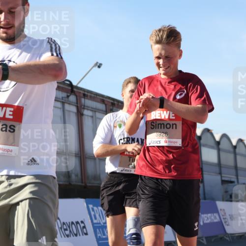 03.10.2025 - Köhlbrandbrückenlauf Luisa Fischer http://msf.ph/oto/9027391 03.10.2025 12:57:15 Ziel 4080, 4150, 4186, 4251, 5699, 5898, 5926, 6015, 6629, 6819 meine-sportfotos.de