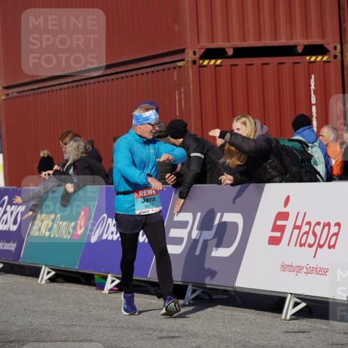03.10.2025 - Köhlbrandbrückenlauf Michael Burmester http://msf.ph/oto/9027395 03.10.2025 10:31:14 Ziel 2205, 2443, 3072, 3663 meine-sportfotos.de