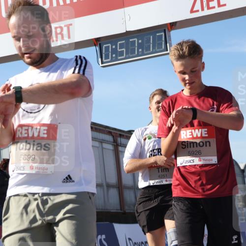03.10.2025 - Köhlbrandbrückenlauf Luisa Fischer http://msf.ph/oto/9027400 03.10.2025 12:57:16 Ziel 4080, 4150, 4186, 4251, 5699, 5898, 5926, 6015, 6629, 6819 meine-sportfotos.de