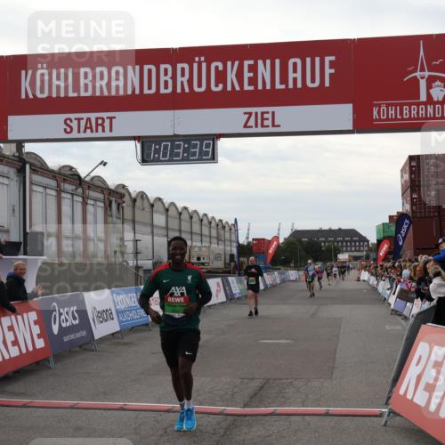 03.10.2025 - Köhlbrandbrückenlauf Julia Fischer http://msf.ph/oto/9027401 03.10.2025 16:03:39 Ziel 7094, 7224, 7284, 7418, 7485, 9103, 9484, 9632, 9666 meine-sportfotos.de