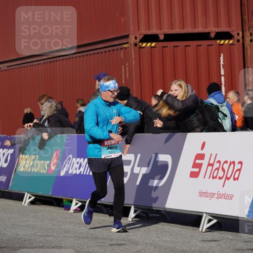 03.10.2025 - Köhlbrandbrückenlauf Michael Burmester http://msf.ph/oto/9027403 03.10.2025 10:31:14 Ziel 2205, 2443, 3072, 3663 meine-sportfotos.de