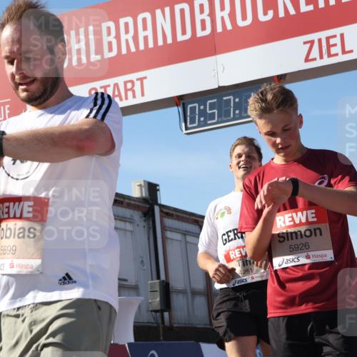 03.10.2025 - Köhlbrandbrückenlauf Luisa Fischer http://msf.ph/oto/9027406 03.10.2025 12:57:16 Ziel 4080, 4150, 4186, 4251, 5699, 5898, 5926, 6015, 6629, 6819 meine-sportfotos.de