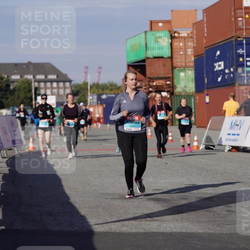 03.10.2025 - Köhlbrandbrückenlauf Michael Burmester http://msf.ph/oto/9027407 03.10.2025 10:31:18 Ziel 1969, 1970, 2443, 2504, 3072, 3383, 3384 meine-sportfotos.de