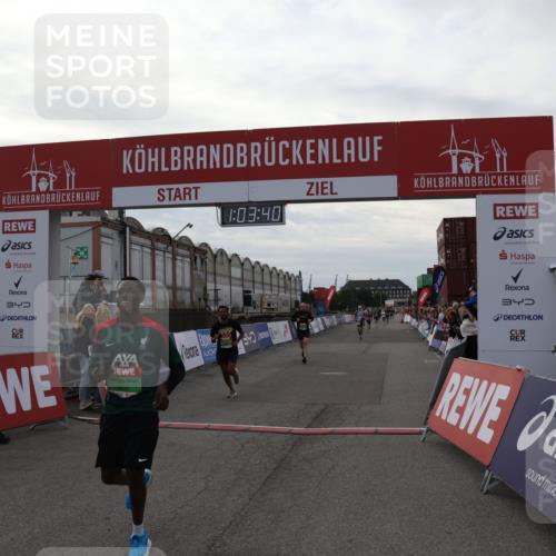 03.10.2025 - Köhlbrandbrückenlauf Julia Fischer http://msf.ph/oto/9027411 03.10.2025 16:03:40 Ziel 7094, 7224, 7284, 7418, 7485, 9103, 9484, 9632, 9666 meine-sportfotos.de