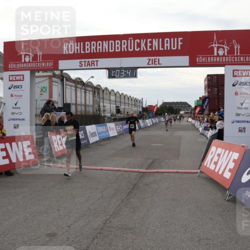 03.10.2025 - Köhlbrandbrückenlauf Julia Fischer http://msf.ph/oto/9027416 03.10.2025 16:03:42 Ziel 7224, 7284, 7409, 7418, 7485, 8980, 8981, 9103, 9484, 9632, 9666 meine-sportfotos.de
