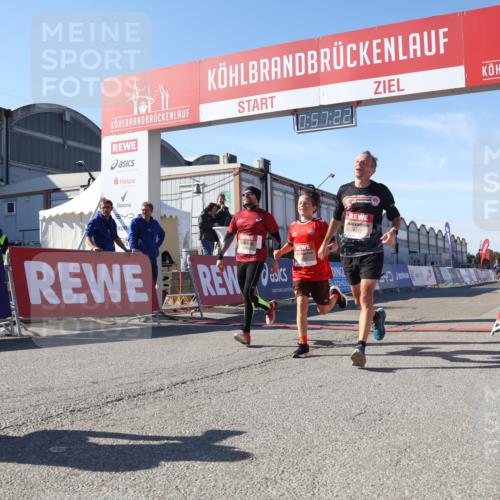 03.10.2025 - Köhlbrandbrückenlauf Luisa Fischer http://msf.ph/oto/9027418 03.10.2025 12:57:21 Ziel 4150, 4186, 4251, 5699, 5926, 6015, 6629, 6819 meine-sportfotos.de