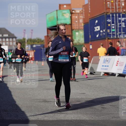 03.10.2025 - Köhlbrandbrückenlauf Michael Burmester http://msf.ph/oto/9027420 03.10.2025 10:31:19 Ziel 1969, 1970, 2443, 2504, 3072, 3383, 3384 meine-sportfotos.de