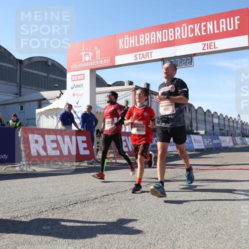 03.10.2025 - Köhlbrandbrückenlauf Luisa Fischer http://msf.ph/oto/9027422 03.10.2025 12:57:21 Ziel 4150, 4186, 4251, 5699, 5926, 6015, 6629, 6819 meine-sportfotos.de