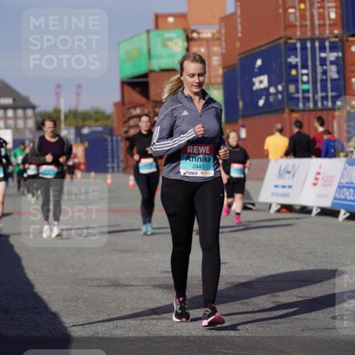 03.10.2025 - Köhlbrandbrückenlauf Michael Burmester http://msf.ph/oto/9027431 03.10.2025 10:31:20 Ziel 1969, 1970, 2443, 2504, 3072, 3383, 3384 meine-sportfotos.de