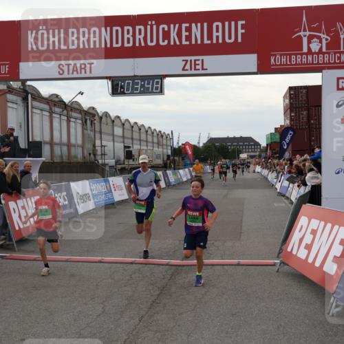 03.10.2025 - Köhlbrandbrückenlauf Julia Fischer http://msf.ph/oto/9027436 03.10.2025 16:03:48 Ziel 7409, 8980, 8981, 9484, 9632, 9666, 9730 meine-sportfotos.de