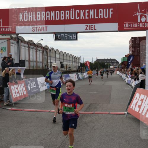 03.10.2025 - Köhlbrandbrückenlauf Julia Fischer http://msf.ph/oto/9027440 03.10.2025 16:03:49 Ziel 7409, 8980, 8981, 9484, 9666, 9730 meine-sportfotos.de