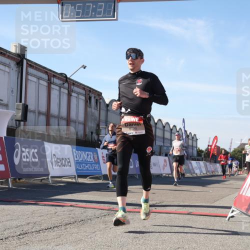 03.10.2025 - Köhlbrandbrückenlauf Luisa Fischer http://msf.ph/oto/9027441 03.10.2025 12:57:30 Ziel 4105, 4150, 4186, 4518, 6015, 6020, 6122, 6767 meine-sportfotos.de