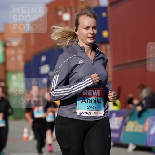03.10.2025 - Köhlbrandbrückenlauf Michael Burmester http://msf.ph/oto/9027443 03.10.2025 10:31:21 Ziel 1969, 1970, 2443, 2504, 3383, 3384 meine-sportfotos.de