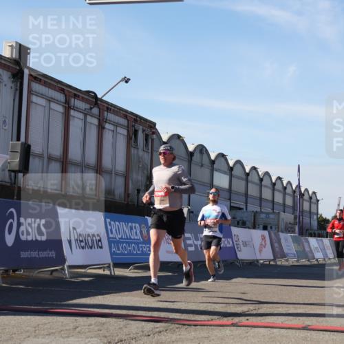 03.10.2025 - Köhlbrandbrückenlauf Luisa Fischer http://msf.ph/oto/9027464 03.10.2025 12:57:32 Ziel 4076, 4105, 4518, 6020, 6122, 6767 meine-sportfotos.de