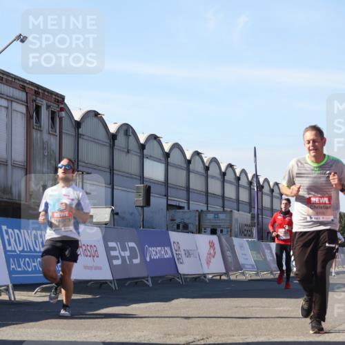 03.10.2025 - Köhlbrandbrückenlauf Luisa Fischer http://msf.ph/oto/9027477 03.10.2025 12:57:33 Ziel 4032, 4076, 4105, 4518, 6020, 6122, 6767 meine-sportfotos.de