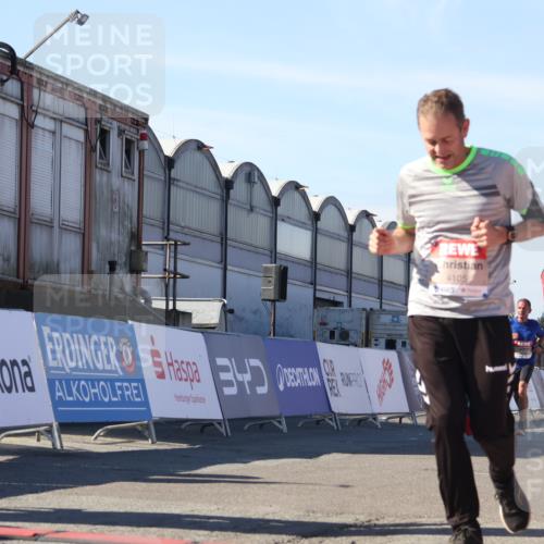 03.10.2025 - Köhlbrandbrückenlauf Luisa Fischer http://msf.ph/oto/9027486 03.10.2025 12:57:34 Ziel 4032, 4076, 4105, 4518, 6020, 6122, 6767 meine-sportfotos.de