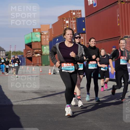 03.10.2025 - Köhlbrandbrückenlauf Michael Burmester http://msf.ph/oto/9027487 03.10.2025 10:31:25 Ziel 1969, 1970, 2385, 2504, 3383, 3384 meine-sportfotos.de