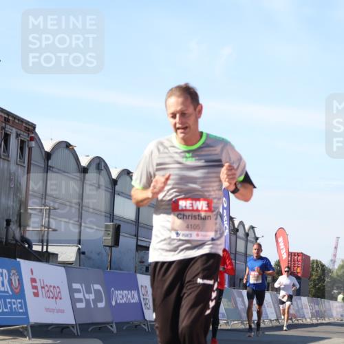 03.10.2025 - Köhlbrandbrückenlauf Luisa Fischer http://msf.ph/oto/9027491 03.10.2025 12:57:34 Ziel 4032, 4076, 4105, 4518, 6020, 6122, 6767 meine-sportfotos.de