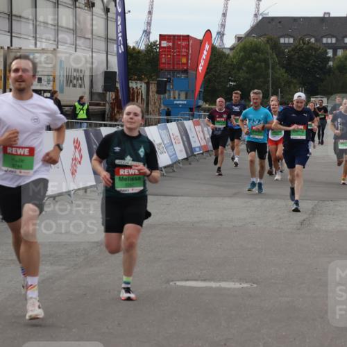 03.10.2025 - Köhlbrandbrückenlauf Julia Fischer http://msf.ph/oto/9027492 03.10.2025 16:04:02 Ziel 7257, 7281, 7811, 7862, 9405, 9473, 9672, 9730, 9744, 9746 meine-sportfotos.de