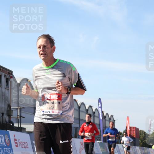 03.10.2025 - Köhlbrandbrückenlauf Luisa Fischer http://msf.ph/oto/9027494 03.10.2025 12:57:35 Ziel 4032, 4076, 4105, 4518, 6020, 6122, 6767 meine-sportfotos.de