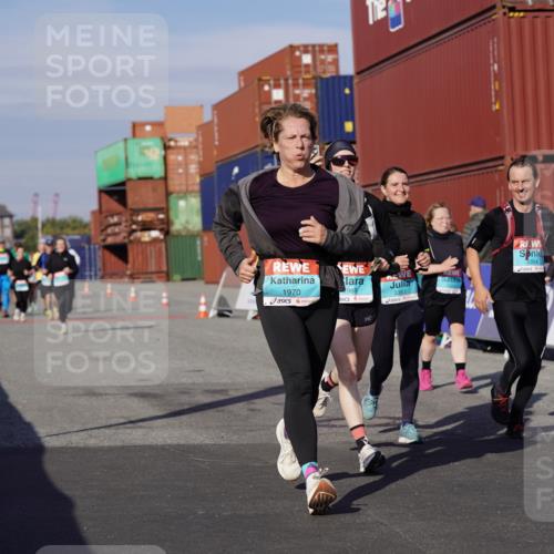 03.10.2025 - Köhlbrandbrückenlauf Michael Burmester http://msf.ph/oto/9027496 03.10.2025 10:31:25 Ziel 1969, 1970, 2385, 2504, 3383, 3384 meine-sportfotos.de