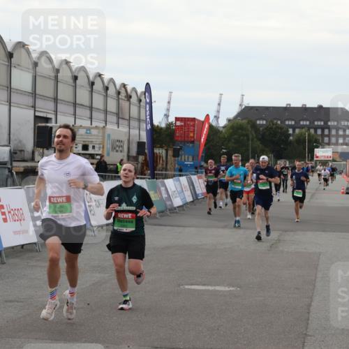 03.10.2025 - Köhlbrandbrückenlauf Julia Fischer http://msf.ph/oto/9027497 03.10.2025 16:04:02 Ziel 7257, 7281, 7811, 7862, 9405, 9473, 9672, 9730, 9744, 9746 meine-sportfotos.de