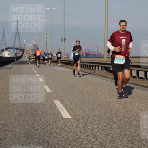 03.10.2025 - Köhlbrandbrückenlauf Fabian Wolf http://msf.ph/oto/9027502 03.10.2025 09:43:13 Position 3 1090 meine-sportfotos.de