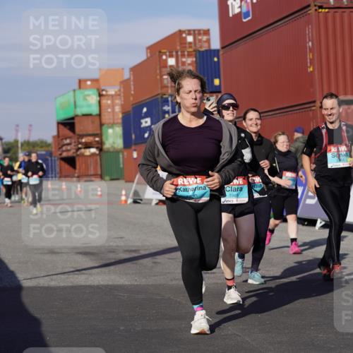 03.10.2025 - Köhlbrandbrückenlauf Michael Burmester http://msf.ph/oto/9027503 03.10.2025 10:31:25 Ziel 1969, 1970, 2385, 2504, 3383, 3384 meine-sportfotos.de
